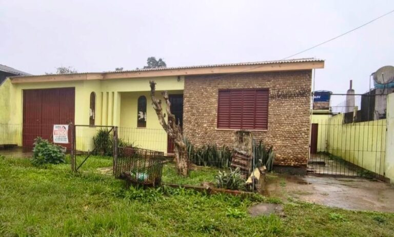 CASA À VENDA NO BAIRRO CARVALHO BASTOS EM CAMAQUÃ! ✨